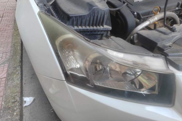 Used Chevrolet Cruze 2015 Hatchback 1.6L Automatic Comfort Edition Right Front Headlight