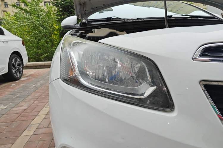 Used Chevrolet Cruze 2015 1.5L Classic SL MT Right Front Headlight