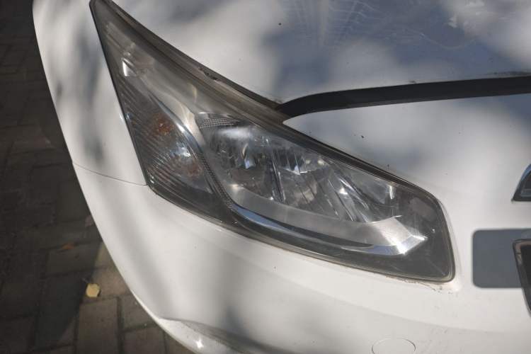 Used Chevrolet Cruze 2015 1.5L Classic SE MT Right Front Headlight