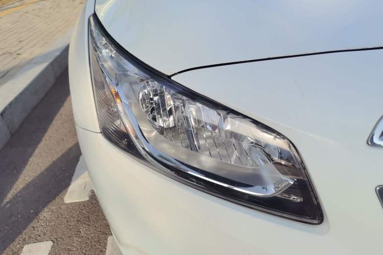 Used Chevrolet Cruze 2015 1.5L Classic SE MT Right Front Headlight