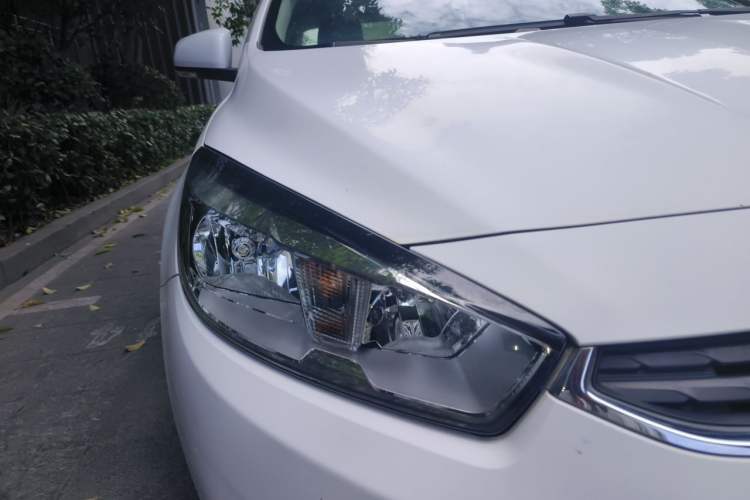 Used Chevrolet Cruze 2015 1.5L Automatic Fashion Navigation Edition Right Front Headlight
