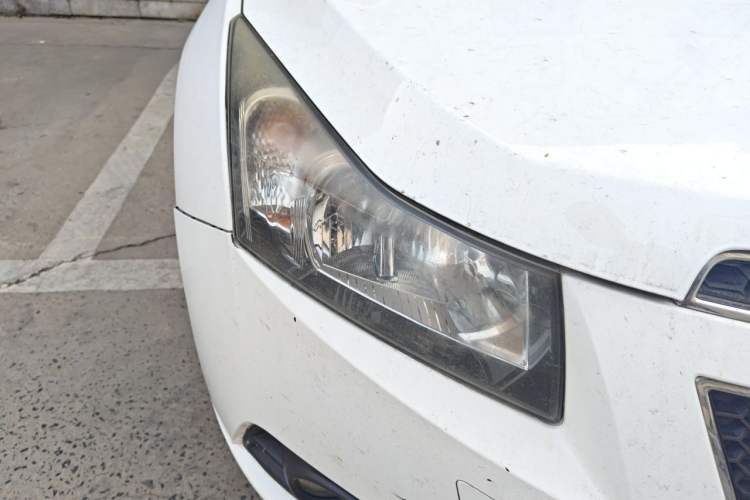 Used Chevrolet Cruze 2015 Hatchback 1.6L Manual Comfort Edition Right Front Headlight