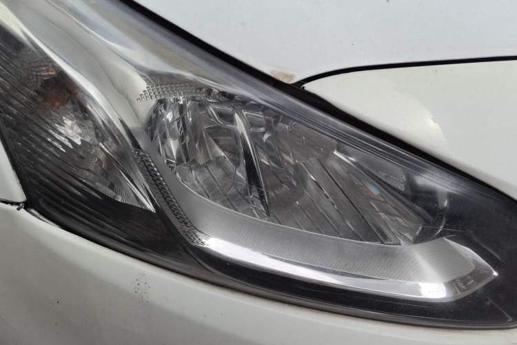 Used Chevrolet Cruze 2015 1.5L Classic SE AT Right Front Headlight