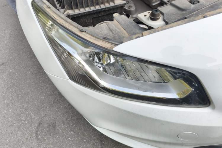 Used Chevrolet Cruze 2015 1.5L Classic SE MT Right Front Headlight
