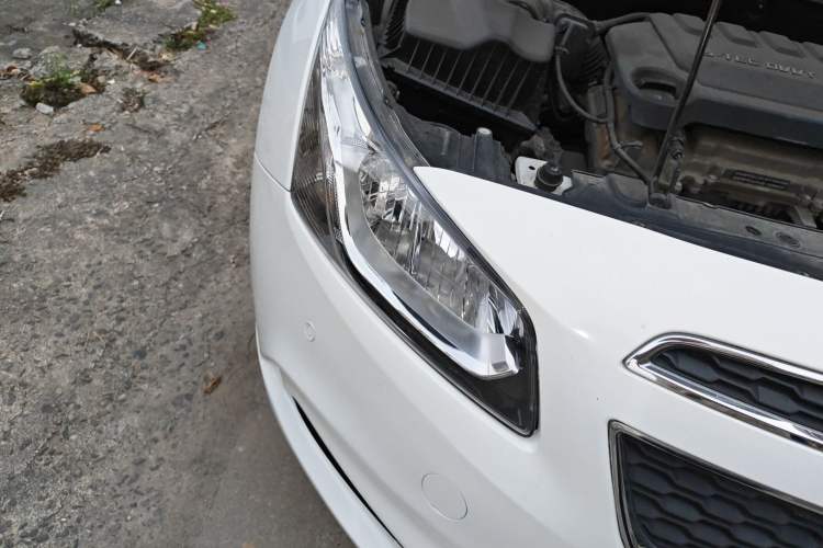 Used Chevrolet Cruze 2015 1.5L Classic SL MT Right Front Headlight