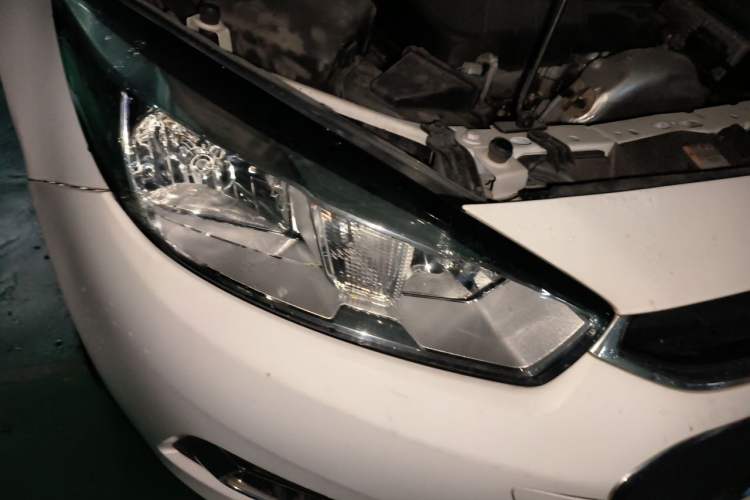 Used Chevrolet Cruze 2015 1.5L Automatic Luxury Edition Right Front Headlight