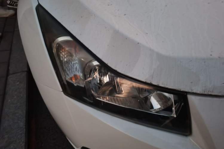 Used Chevrolet Cruze 2015 Hatchback 1.6L Manual Comfort Edition Right Front Headlight