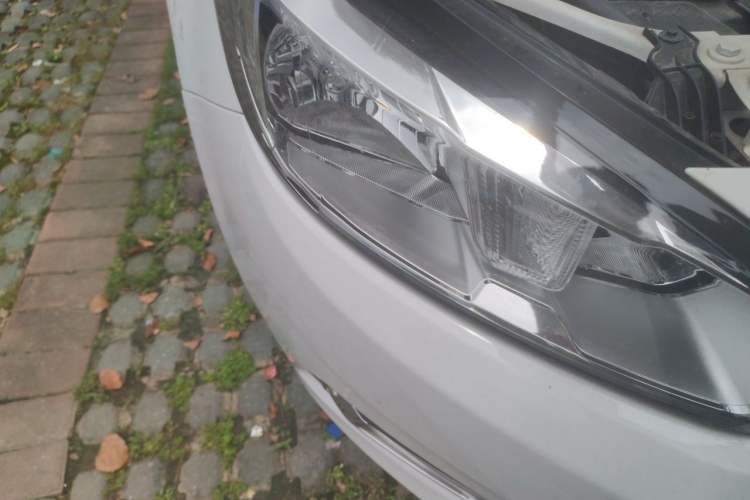 Used Chevrolet Cruze 2015 1.5L Manual Elite Edition Right Front Headlight