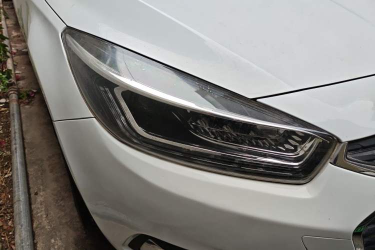 Used Chevrolet Cruze 2015 1.5L Automatic Luxury Edition Right Front Headlight