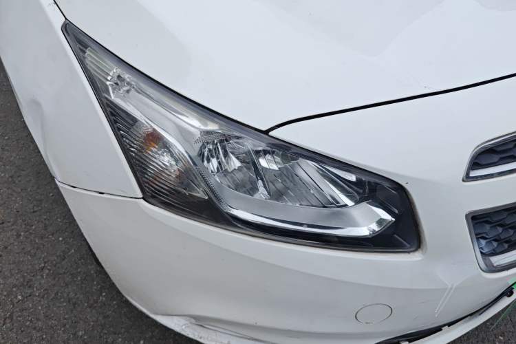 Used Chevrolet Cruze 2015 1.5L Classic SE MT Right Front Headlight