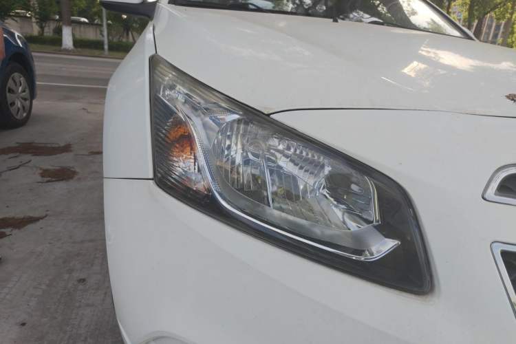 Used Chevrolet Cruze 2015 1.5L Classic SE MT Right Front Headlight