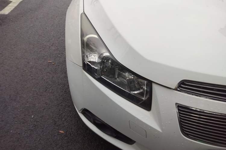 Used Chevrolet Cruze 2015 Hatchback 1.6L Automatic Comfort Edition Right Front Headlight