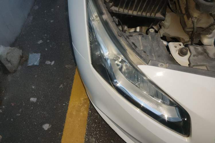 Used Chevrolet Cruze 2015 1.5L Classic SE MT Right Front Headlight