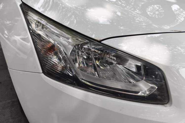Used Chevrolet Cruze 2015 1.5L Classic SE MT Right Front Headlight