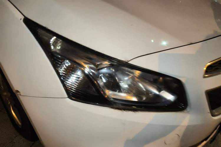 Used Chevrolet Cruze 2015 1.5L Classic SL MT Right Front Headlight
