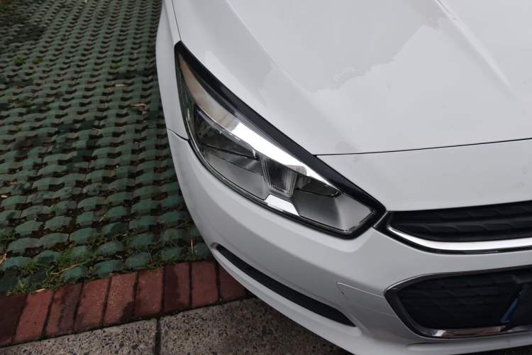 Used Chevrolet Cruze 2015 1.5L Automatic Fashion Navigation Edition Right Front Headlight
