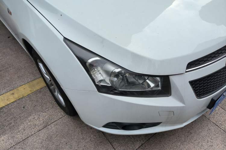 Used Chevrolet Cruze 2015 Hatchback 1.6L Automatic Comfort Edition Right Front Headlight