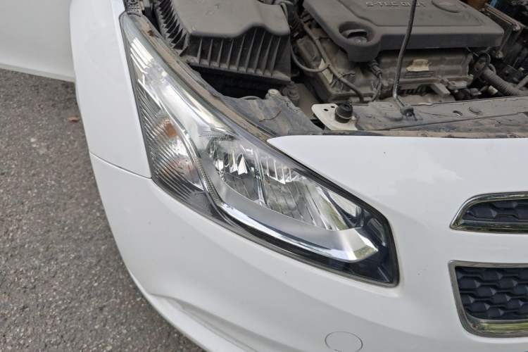 Used Chevrolet Cruze 2015 1.5L Classic SE MT Right Front Headlight