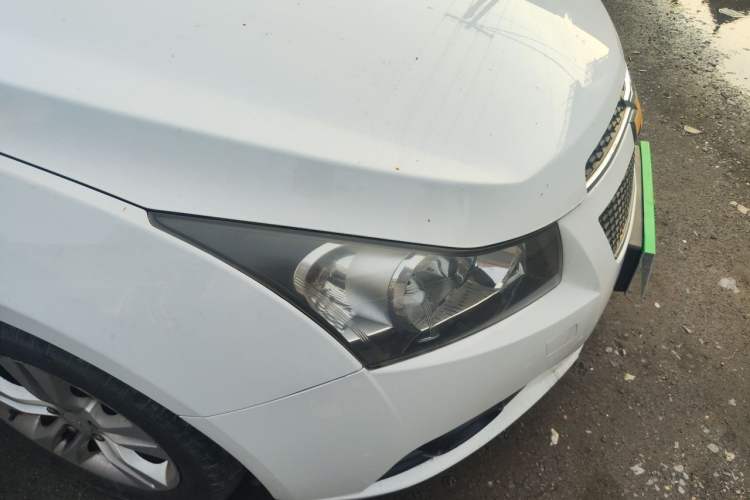 Used Chevrolet Cruze 2015 Hatchback 1.6L Automatic Comfort Edition Right Front Headlight