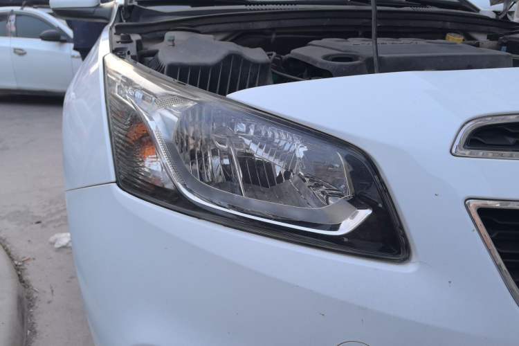Used Chevrolet Cruze 2015 1.5L Classic SE MT Right Front Headlight