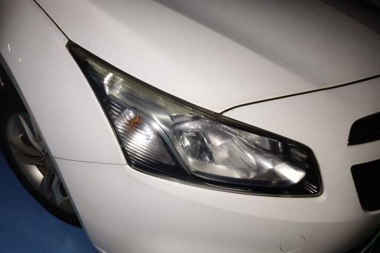 Used Chevrolet Cruze 2015 1.5L Classic SE MT Right Front Headlight