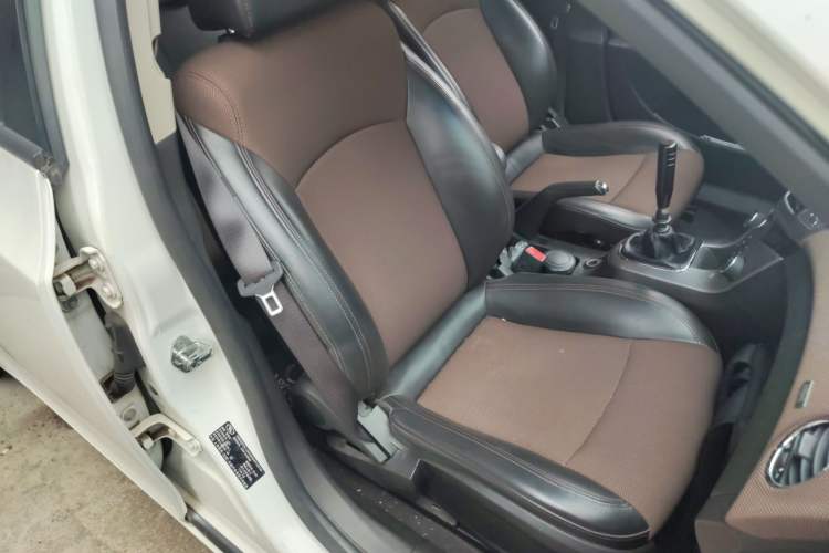 Used Chevrolet Cruze 2015 Hatchback 1.6L Manual Comfort Edition Right Front Seat