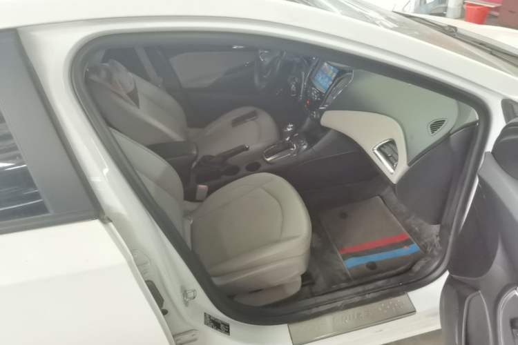 Used Chevrolet Cruze 2015 1.5L Automatic Luxury Edition Right Front Seat