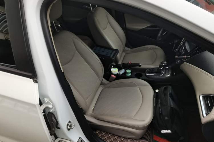 Used Chevrolet Cruze 2015 1.5L Automatic Luxury Edition Right Front Seat
