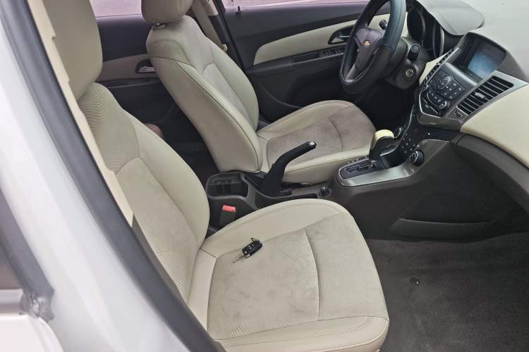 Used Chevrolet Cruze 2015 1.5L Classic SE AT Right Front Seat