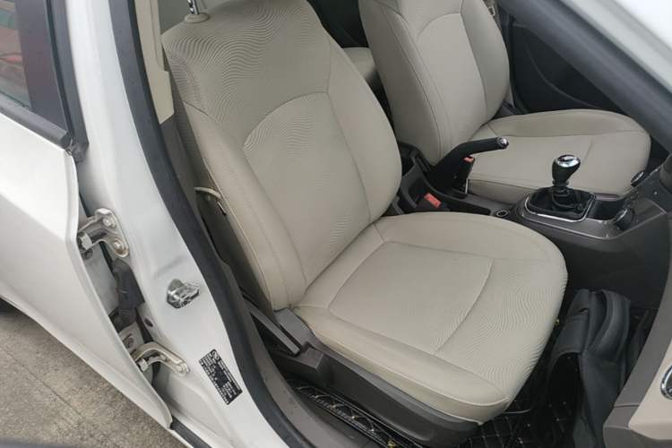 Used Chevrolet Cruze 2015 1.5L Classic SE MT Right Front Seat