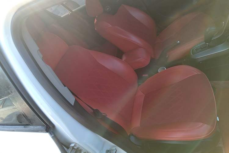 Used Chevrolet Cruze 2015 Hatchback 1.6L Automatic Comfort Edition Right Front Seat