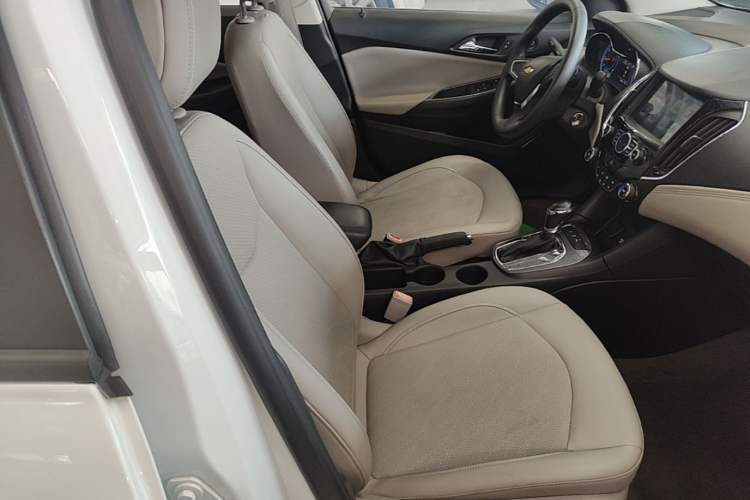 Used Chevrolet Cruze 2015 1.5L Automatic Luxury Edition Right Front Seat
