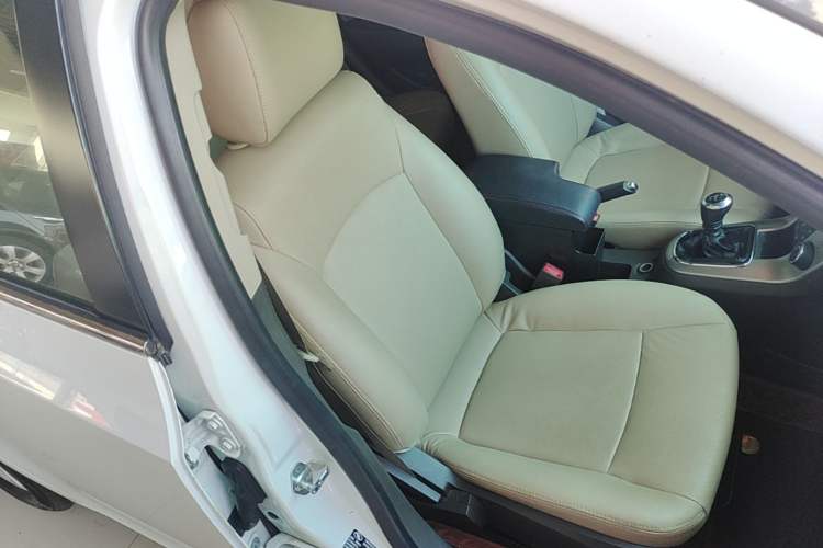 Used Chevrolet Cruze 2015 1.5L Classic SL MT Right Front Seat