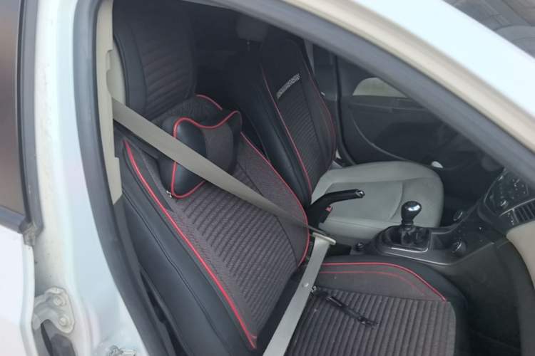 Used Chevrolet Cruze 2015 1.5L Classic SE MT Right Front Seat