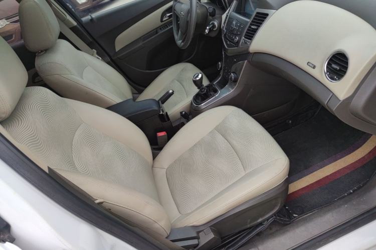 Used Chevrolet Cruze 2015 1.5L Classic SE MT Right Front Seat