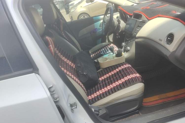 Used Chevrolet Cruze 2015 1.5L Classic SE MT Right Front Seat