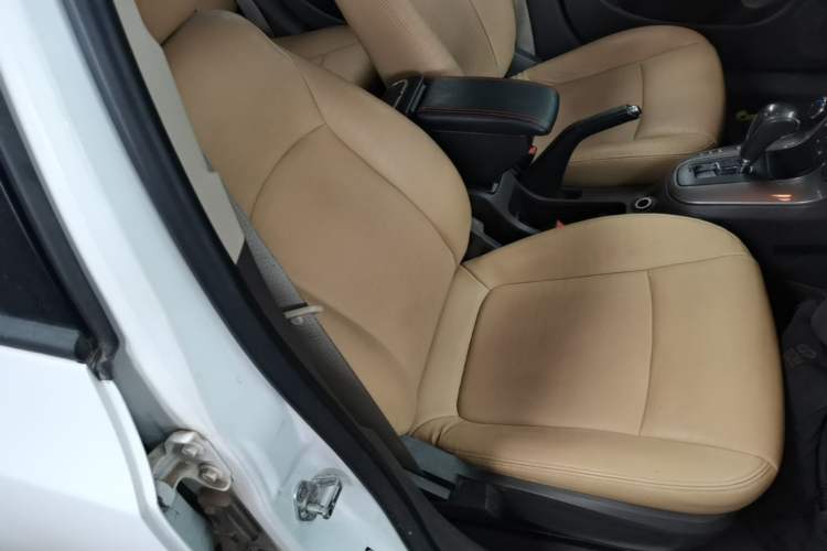 Used Chevrolet Cruze 2015 1.5L Classic SE AT Right Front Seat