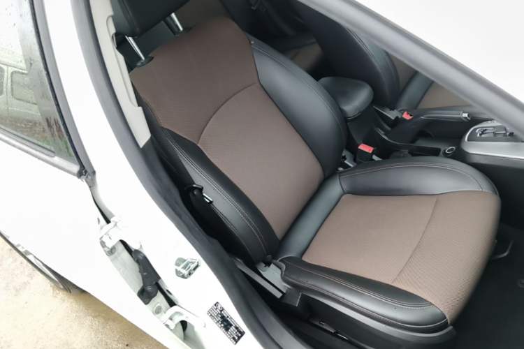 Used Chevrolet Cruze 2015 Hatchback 1.6L Automatic Comfort Edition Right Front Seat