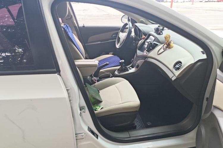 Used Chevrolet Cruze 2015 1.5L Classic SL MT Right Front Seat