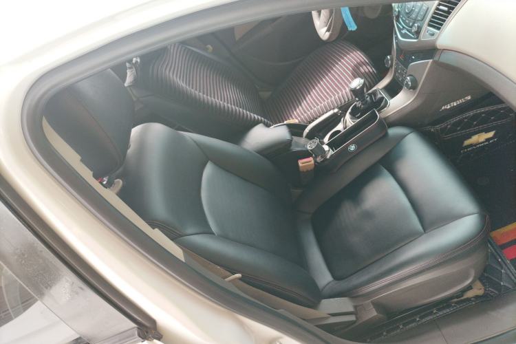Used Chevrolet Cruze 2015 1.5L Classic SL MT Right Front Seat