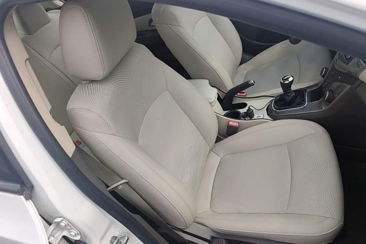 Used Chevrolet Cruze 2015 1.5L Classic SE MT Right Front Seat