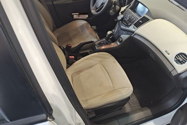 Used Chevrolet Cruze 2015 1.5L Classic SE AT Right Front Seat