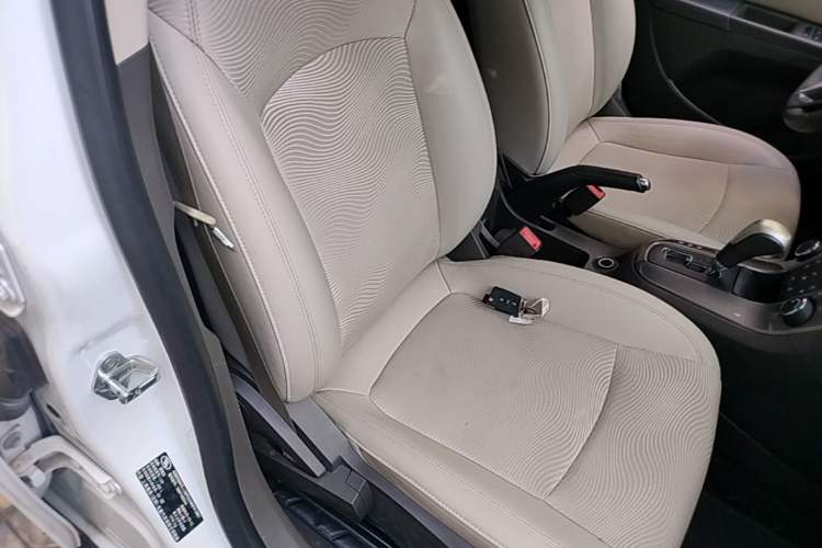 Used Chevrolet Cruze 2015 1.5L Classic SE AT Right Front Seat