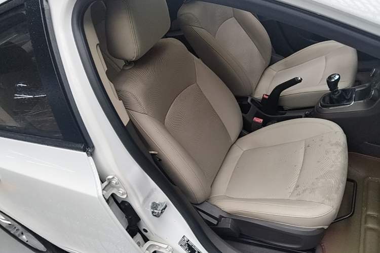 Used Chevrolet Cruze 2015 1.5L Classic SE MT Right Front Seat