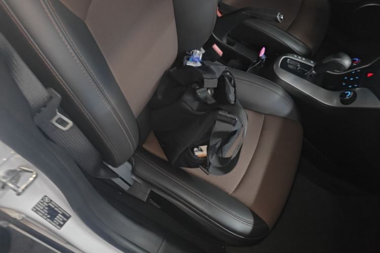 Used Chevrolet Cruze 2015 Hatchback 1.6L Automatic Comfort Edition Right Front Seat