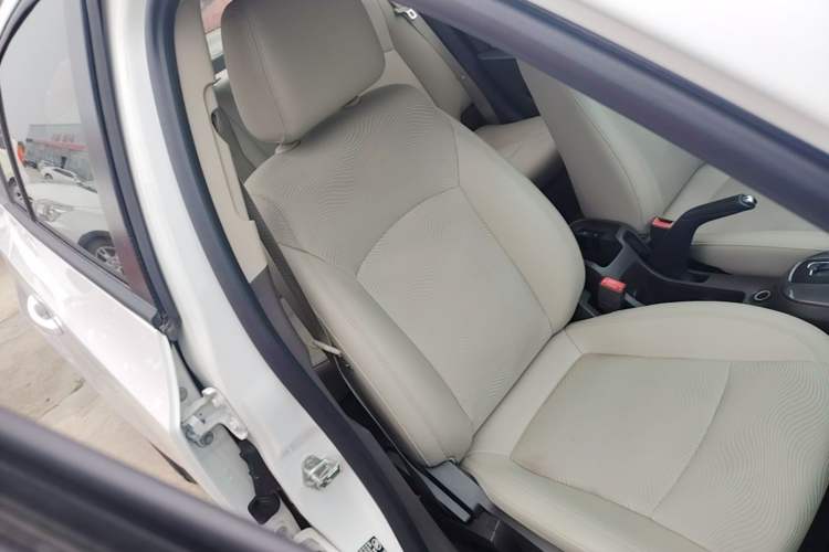 Used Chevrolet Cruze 2015 1.5L Classic SE AT Right Front Seat