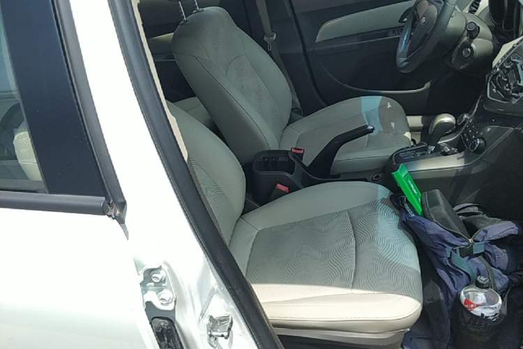 Used Chevrolet Cruze 2015 1.5L Classic SE AT Right Front Seat