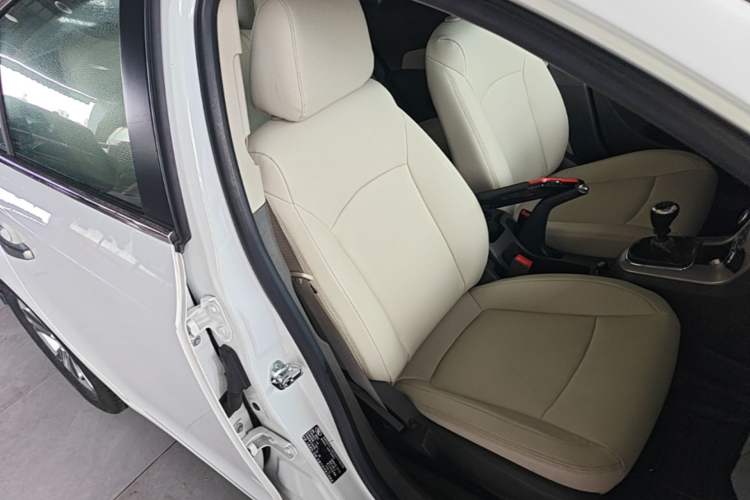 Used Chevrolet Cruze 2015 1.5L Classic SL MT Right Front Seat
