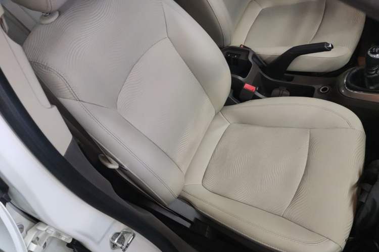 Used Chevrolet Cruze 2015 1.5L Classic SE MT Right Front Seat