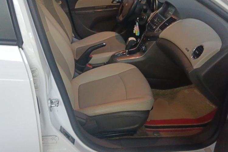 Used Chevrolet Cruze 2015 1.5L Classic SE AT Right Front Seat